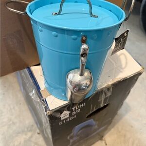 Blue Metal Ice Bucket with Scoop. Never used